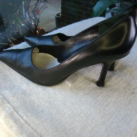 Via Spiga black buttery soft pointy toe heels pumps, S W 8 - Picture 4 of 9